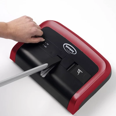 Ewbank Evolution 3 Bagless Manual Carpet Sweeper With Two Settings - Red 6 Ewbank Evolution 3 Bagless Manual Carpet Sweeper With Two Settings - Red - Image 4