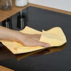 LIVAIA Microfiber Towels For Cleaning, 6 Microfiber Cleaning Cloths In Red, Yellow & Blue -Household Cleaning Supplies GUEST e5e76695 45ec 4133 845d 840c4d3c5317